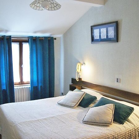 Logis Hotel De La Paix - トゥールニュ エクステリア 写真