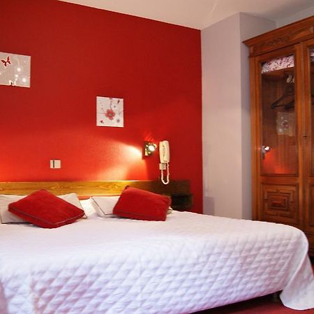Logis Hotel De La Paix - トゥールニュ 部屋 写真