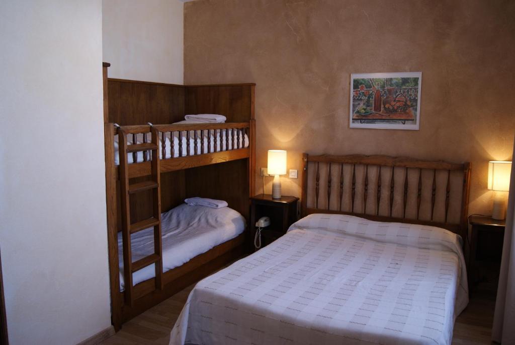 Logis Hotel De La Paix - トゥールニュ 部屋 写真