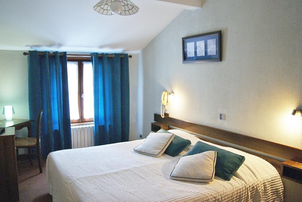 Logis Hotel De La Paix - トゥールニュ エクステリア 写真
