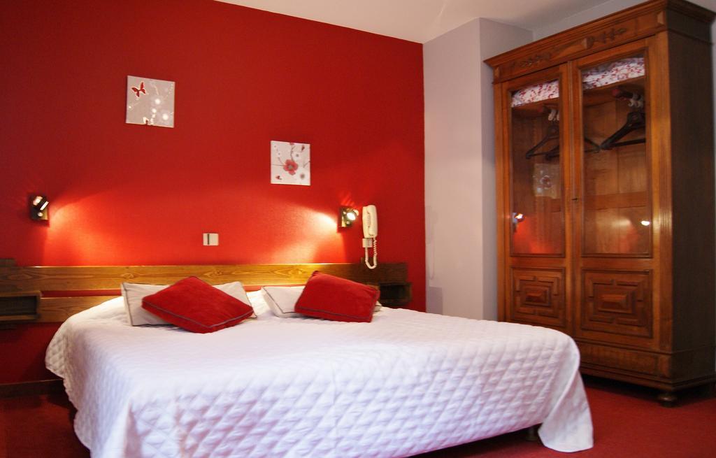 Logis Hotel De La Paix - トゥールニュ 部屋 写真